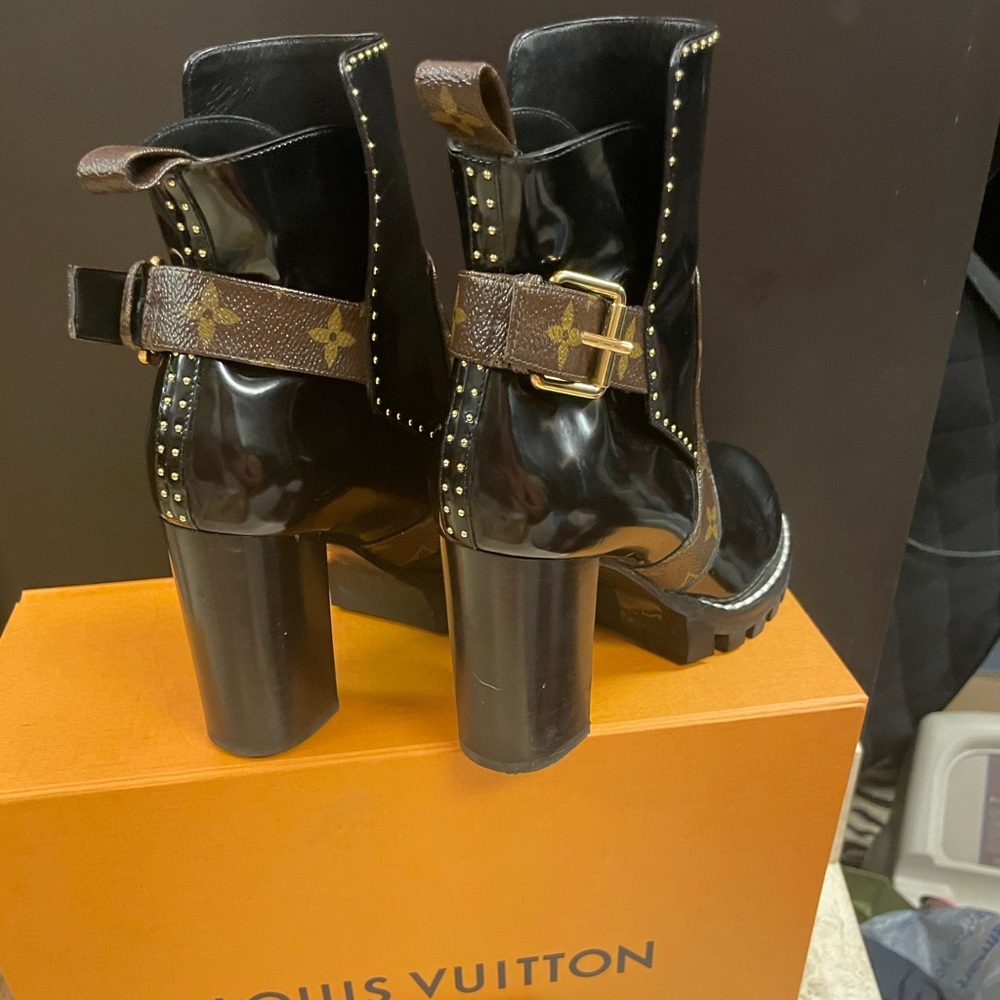 Louis Vuitton star trail ankle boot 2020, sold out coveted style.